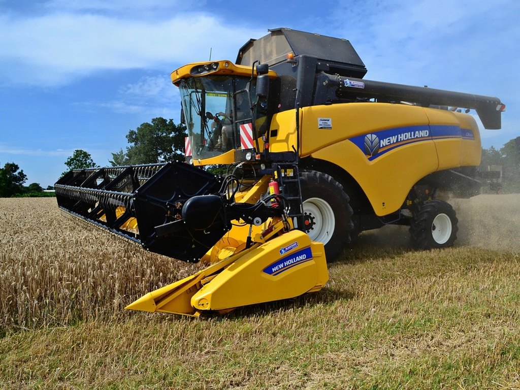 John Deere S550 Corte 25 pies · 2.900 h motor / 2.100 h trilla